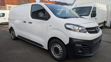 Dopravce Dodávka vysoká a dlouhá Renault Master v Zurich Švýcarsko
